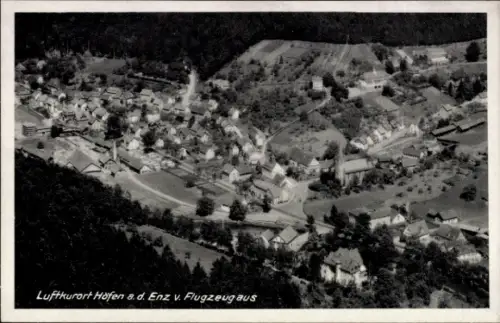 Ak Höfen an der Enz Schwarzwald, Luftkurort Höfen, Luftaufnahme, viele Häuser, Landschaft
