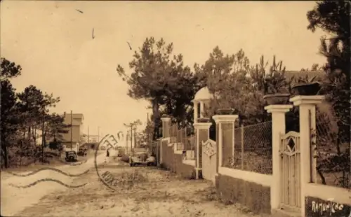 Ak La Grière La Tranche sur Mer Vendée, Weißes Tor, Straße, Bäume, alte Autos,  aus der Vergangen