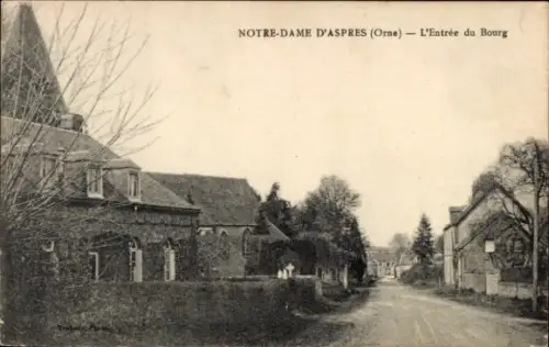 CPA Notre Dame d'Aspres Orne, Entrée du Bourg