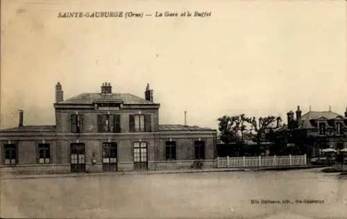CPA Sainte-Gauburge-Orne, La Gare et le Buffet