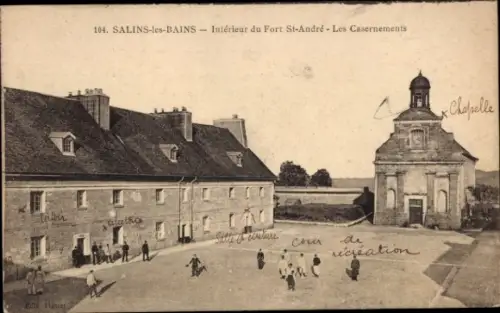 CPA Salins-les-Bains Jura, Intérieur du Fort St-André Les Casernements