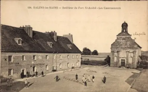 CPA Salins-les-Bains Jura, Interieur du Fort Saint André, Les Casernements