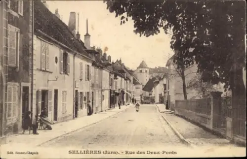 Ak Sellieres Jura, Straße Rue des Deux-Ponts, Häuserreihe, ländliche Szenerie