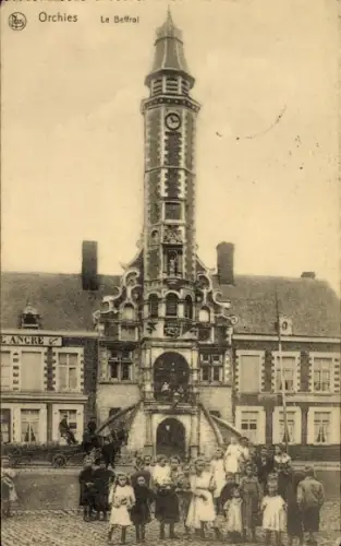 Ak Orchies Nord, Le Beffroi, Uhrturm,  Architektur, Kinder und Erwachsene