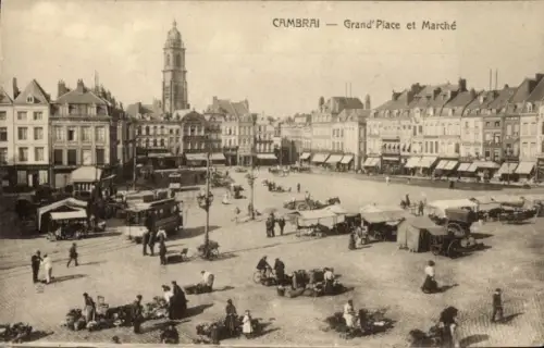 Ak Cambrai Nord, Grand' Place mit Markt,  Gebäude, Menschen, Straßenbahn