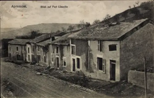 Ak Apremont Ardennes,  Blick auf Fort Liouville, Häuseransicht, 1. Weltkrieg