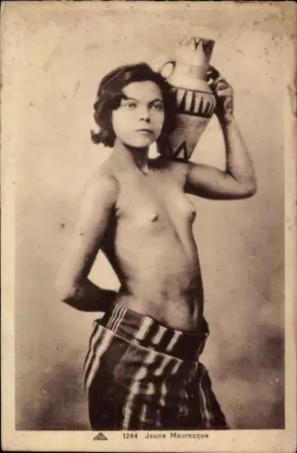 Ak La belle Zina, Jeune Mauresque, Junge Maurin, Barbusig, Portrait