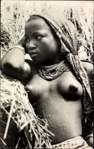 CPA Oubangui Shari République centrafricaine, Jeune Fille Indigène