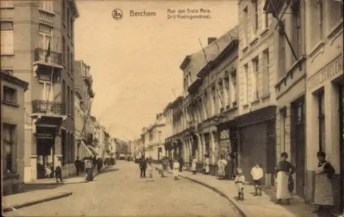 Ak Berchem Flandern Antwerpen, Straße mit Häusern, Menschen auf der Straße,  Rue des Trois Rois