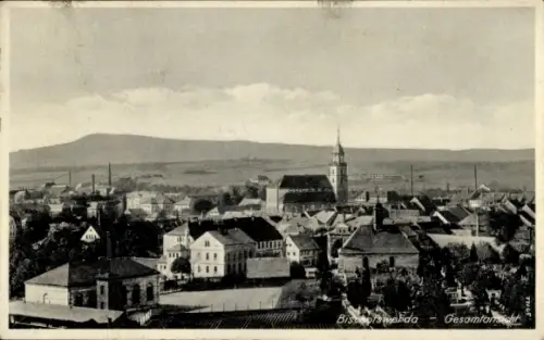 Ak Bischofswerda in Sachsen, Gesamtansicht von  Kirche, Häuser, Landschaft