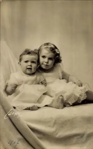 Ak Prinzessinnen Margaretha und Birgitta von Schweden, Portrait