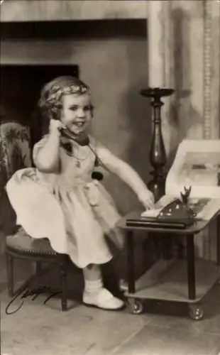 Ak Prinzessin Margaretha von Schweden, Portrait mit Telefon