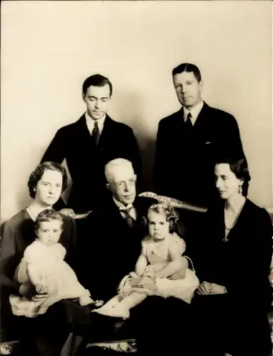 Ak Vier Generationen im schwedischen Königshaus, König Gustav V., Kronprinz Gustav Adolf