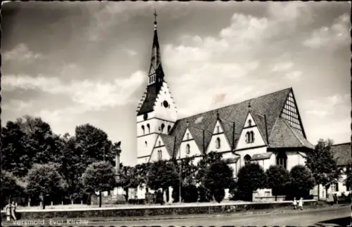 Ak Versmold in Westfalen, Evangelische Kirche, Bäume, Schwarz-Weiß-Foto