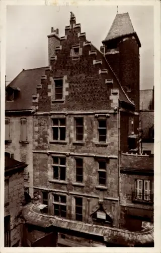 Ak Tours Indre et Loire, Schwarz-Weiß-Foto eines Gebäudes, Ziegeldach, Fenster, Tür, keine Person