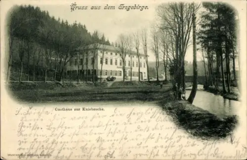 Ak Zöblitz Marienberg im Erzgebirge, Gasthaus zur Kniebreche, Fluss, Bäume, Gruss aus dem Erzgebi