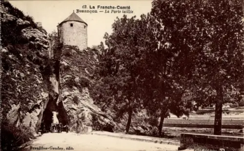 Ak Besançon Doubs, Burg, Felsen, Bäume, Fluss, Beschriftung: Besançon La Parte taillée
