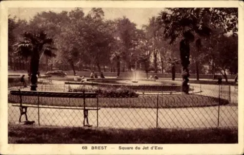 Ak Brest Finistère, Park mit Brunnen, Palmen, Bänken, Spaziergänger