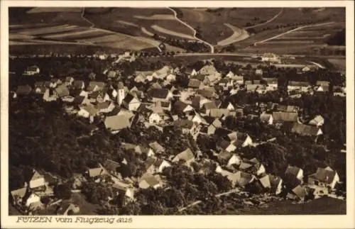 Ak Fützen Blumberg am Schwarzwald, Luftbild von  viele Häuser, ländliche Umgebung