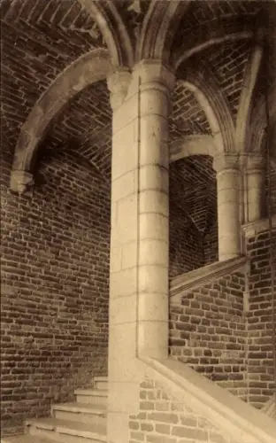 CPA Lennik Brabant flamand, Château de Gaasbeek, Le sommet de l'escalier tournant