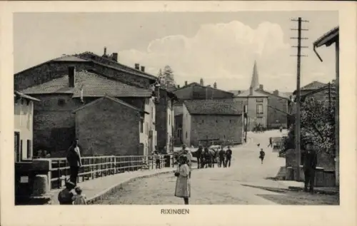 Ak Réchicourt le Château Rixingen Lothringen Moselle, Straße, Passanten