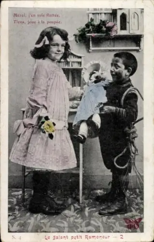 Ak Kinder mit Puppe, Junge als Schornsteinfeger