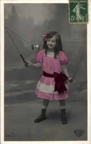 Ak Mädchen mit Diabolo, Porträt