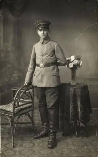 Foto Ak Iława Deutsch Eylau Westpreußen, Deutscher Soldat in Uniform