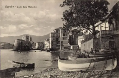 Ak Rapallo Liguria, Blick auf den Hafen von  Boote am Ufer, Gebäude im Hintergrund