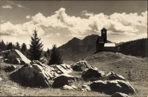 Ak St. Vigil San Vigilio di Marebbe Enneberg in Südtirol, Berglandschaft, Kirche, Felsen, Bäume, 