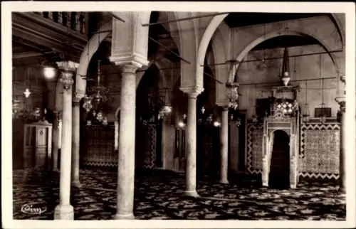 Ak Constantine Algerien, Innenansicht der Moschee, Säulen, Teppich, Lampen