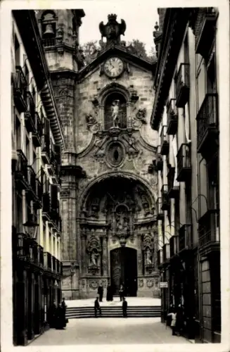 Ak Donostia San Sebastian Baskenland, Iglesia de Santa Maria,  Straße, Menschen, Schwarz-Weiß-Fot