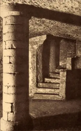 CPA Lennik Brabant flamand, Château de Gaasbeek, Vue d'une salle basse dans une des tours démantelée