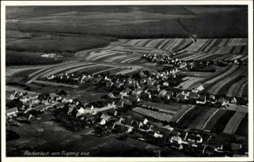 Ak Mackenbach in der Pfalz, Luftaufnahme von  Häuser, Felder, Landschaft, schwarz-weiß