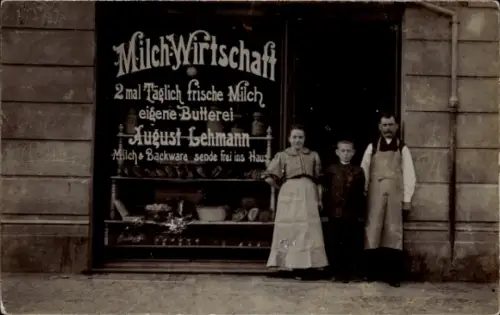 Foto Ak Berlin Prenzlauer Berg, Milch-Wirtschaft August Lehmann, Kopenhagener Str. 48, Familie