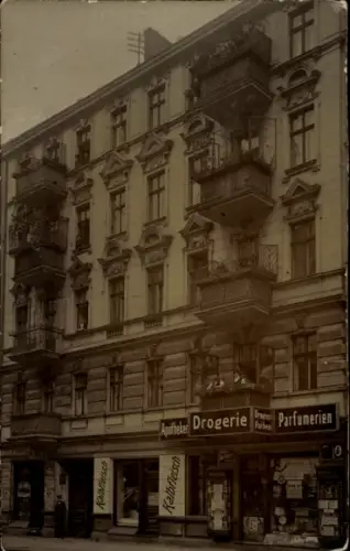 Foto Ak Berlin Prenzlauer Berg, Schliemannstr. 18, Drogerie, Apotheke, Parfumerie, Kalbfleisch