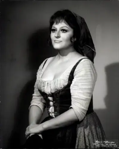 Foto Opernsängerin Adriana Maliponte, Portrait, Carmen