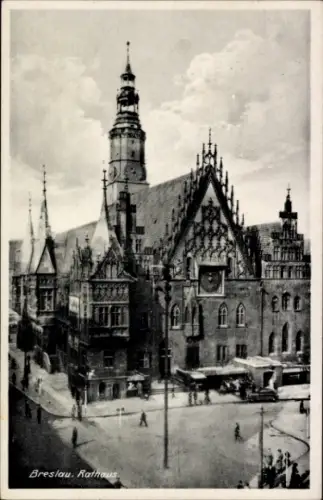Ak Wrocław Breslau Schlesien, Blick auf das Rathaus in  r Stil, Wolken am Himmel
