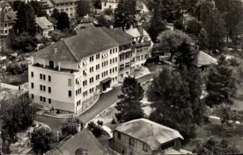 Ak Arlesheim Kanton Basel Land, Klinisch-Therapeutisches Institut,  Gebäudeansicht, Bäume, Straße
