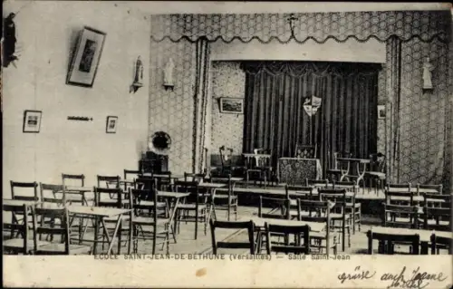 Ak Versailles Yvelines, Schulraum, Stühle, Vorhang, Bühne, Ecole Saint-Jean-de-Bethune