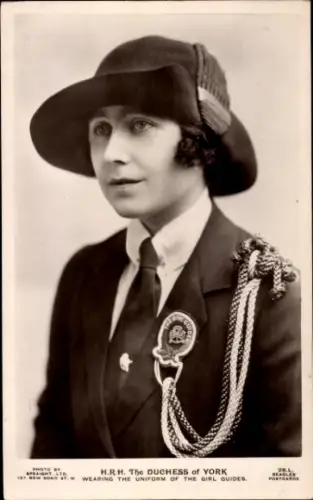 Ak The Duchess of York, Elizabeth Bowes Lyon, Uniform of the Girl Guides, Portrait