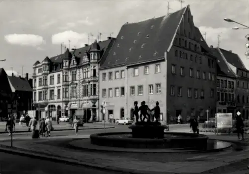 Foto Zwickau in Sachsen, Markt, Brunnen, Passanten
