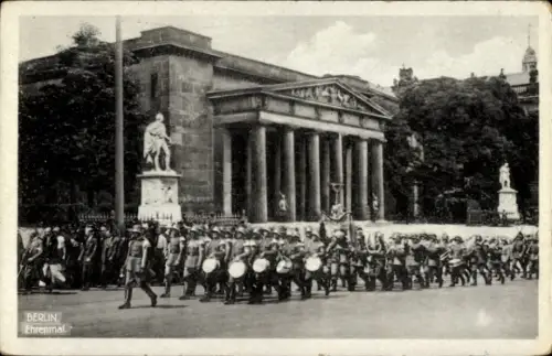 Ak Berlin Mitte, Soldaten, Ehrenmal