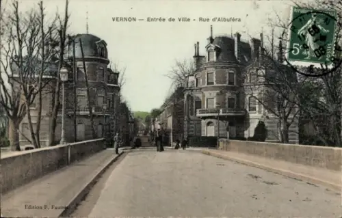Ak Vernon Eure, Eingang zur Stadt, Rue d'Albufera, zwei große Gebäude