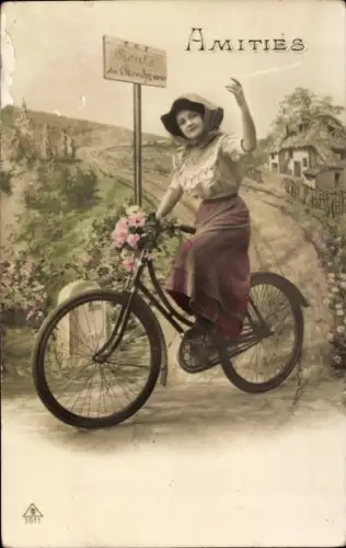 Ak Frau fährt Rad, Wegweiser, Straße, Fahrrad