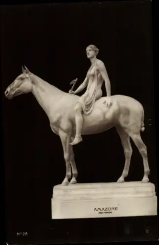 Ak Plastik Amazone auf einem Pferd, Prof. Tuaillon