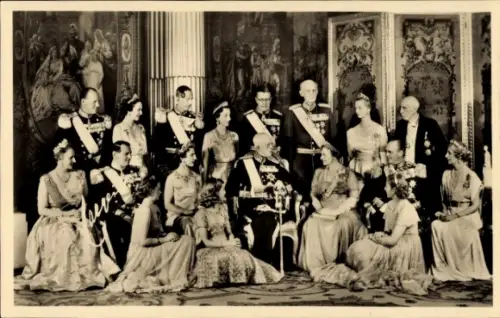 Ak Schwedisches Königshaus, König Gustav V., Kronprinz Gustav Adolf von Schweden, Gruppenfoto