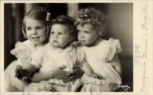 Ak Prinzessinnen Margaretha, Desirée und Birgitta von Schweden, Portrait