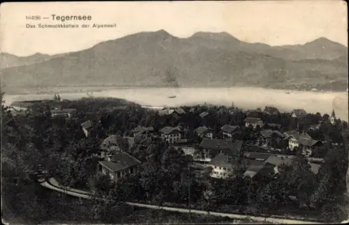 Ak Tegernsee in Oberbayern,  Alpenlandschaft, Häuser, Wasser, Berge