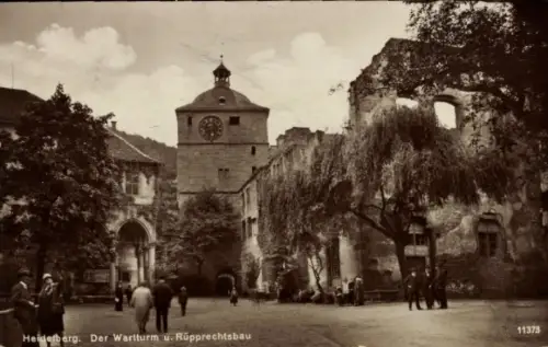 Ak Heidelberg am Neckar,  Wartturm, Rupprechtsbau,  Gebäude, Menschen